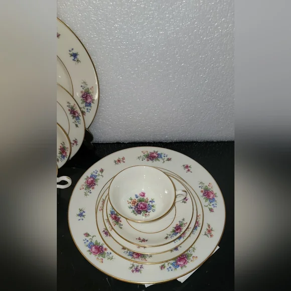 1930s REAR LENOX ROSE 20 PIECES Dinnerware Set WITH PURPLE LENOX STAMPED REAR - Picture 5 of 14